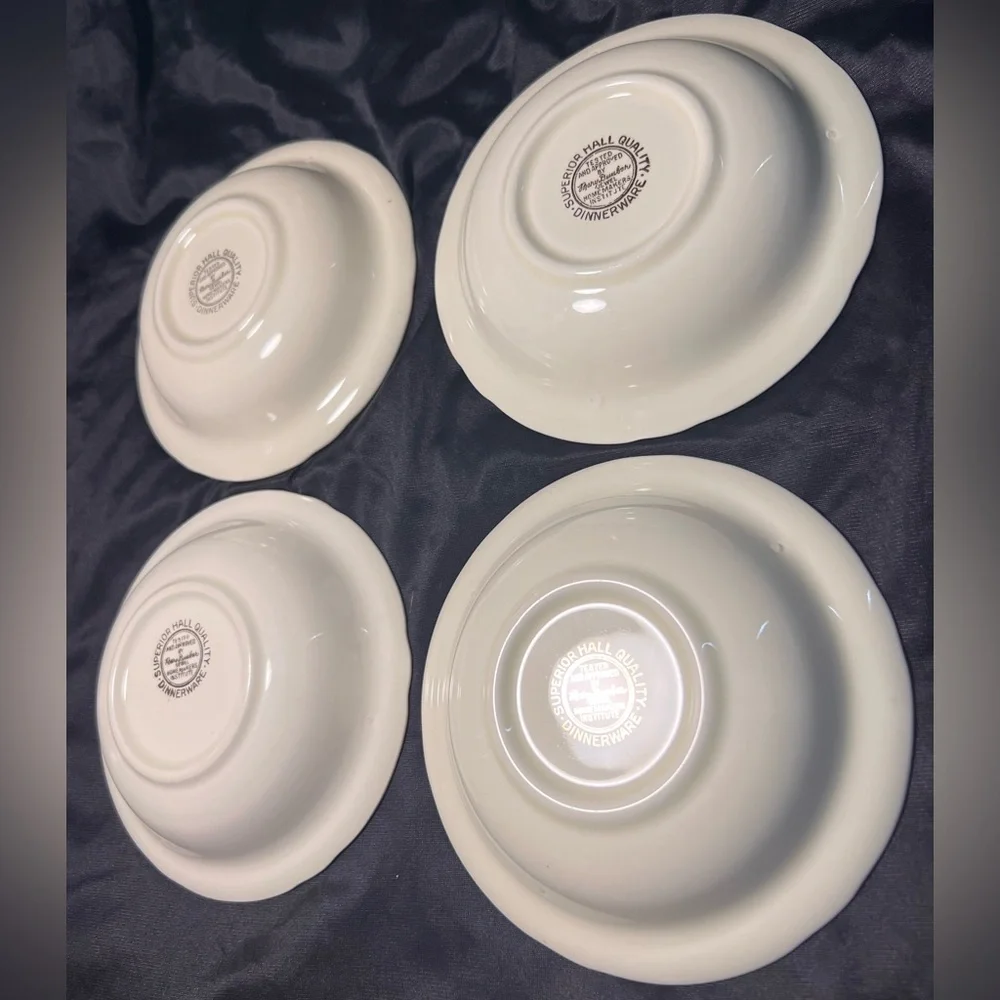 Hall Jewel Tea Autumn Leaf - Set of 4 5 1/2” fruit bowls in excellent condition.